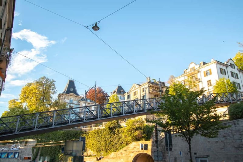 Zurich: 2-hour Best Intro Walking Tour with a Local - Grossmünster brings the famous Zurich postcard to life