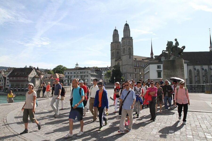 Zürich: 2-Hour Sightseeing Bus Tour - Zürichberg brings the best change of scene