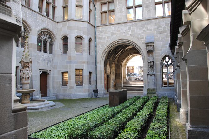 Zurich 360° City Walk Tour Including Hidden Spots - Grossmünster and the Reformation