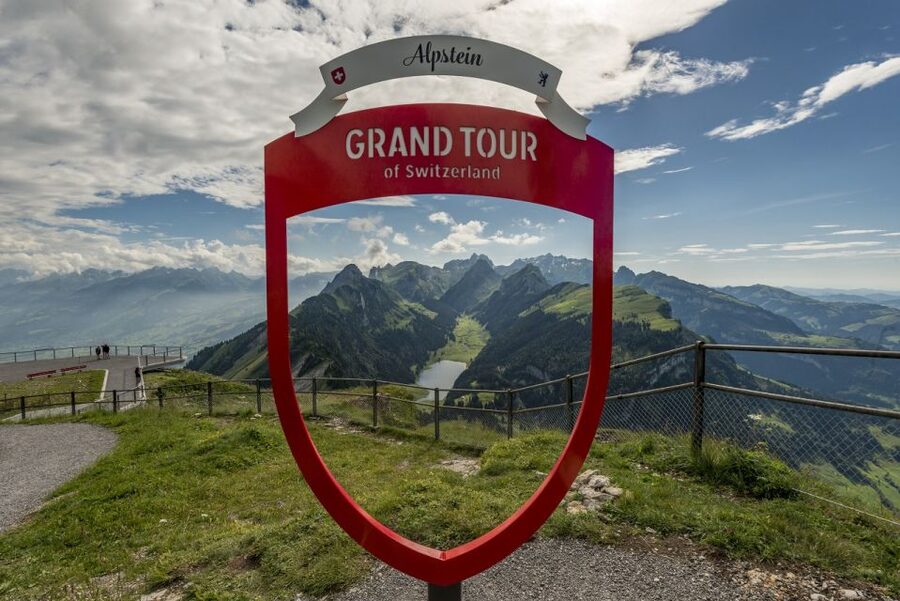 Zurich: Appenzell Day Trip with Farm Visit & Cheese Tasting - A boutique chocolate stop after the cheese