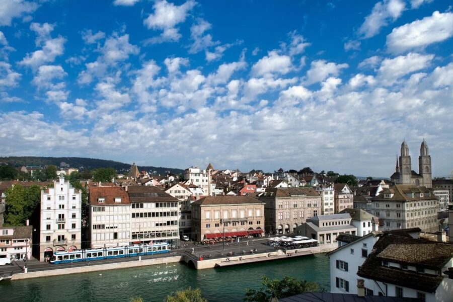 Zurich: Audio Guided City Tour and Train to “Top of Zurich” - What the four-hour schedule really gives you