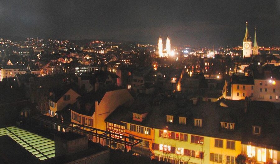 Zurich: bar tour - Starting at Zurich Main Station after dark