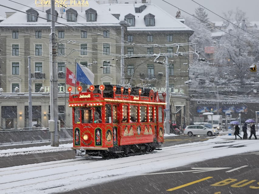 Zurich Christmas Market Tour - Zurich Main Station and its giant Christmas tree