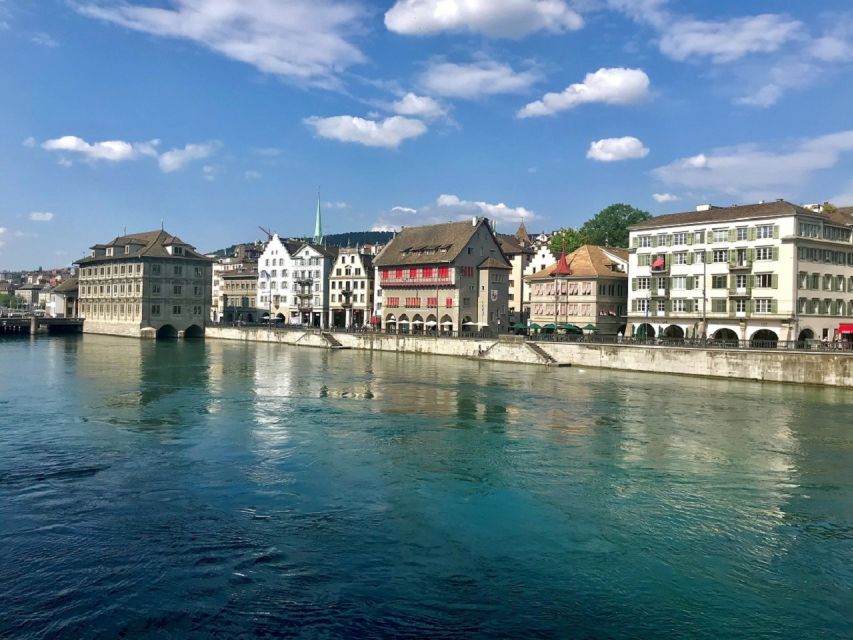 Zurich: City Sightseeing Tour with Lake Cruise - Passing the Kunsthaus into the Old Town