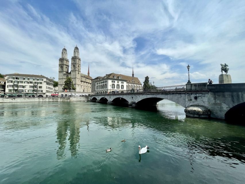 Zurich: City Sightseeing Tour with Lake Cruise - The walk to Bürkliplatz