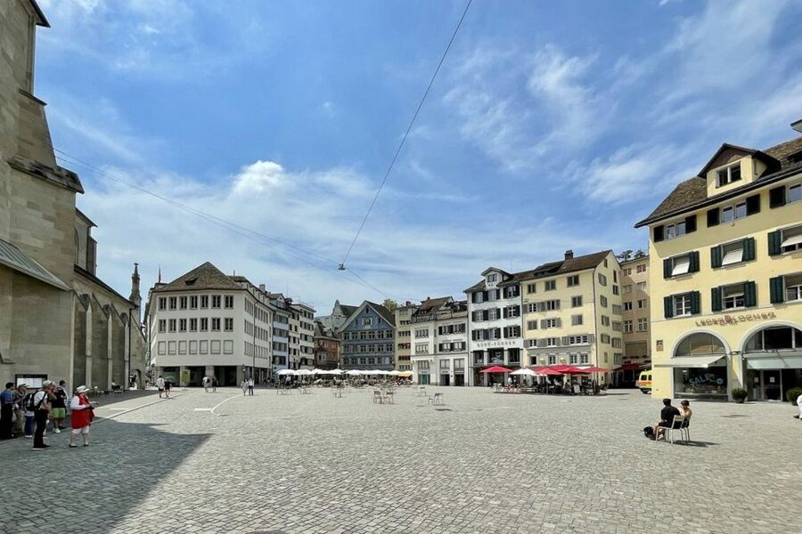 Zurich: City Tour, Cruise, and Lindt Home of Chocolate Visit - Arriving at Lindt Home of Chocolate