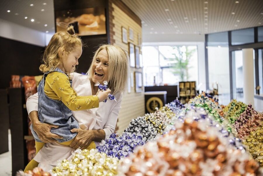 Zurich: City Tour, Cruise, and Lindt Home of Chocolate Visit - Adding the FIFA Museum