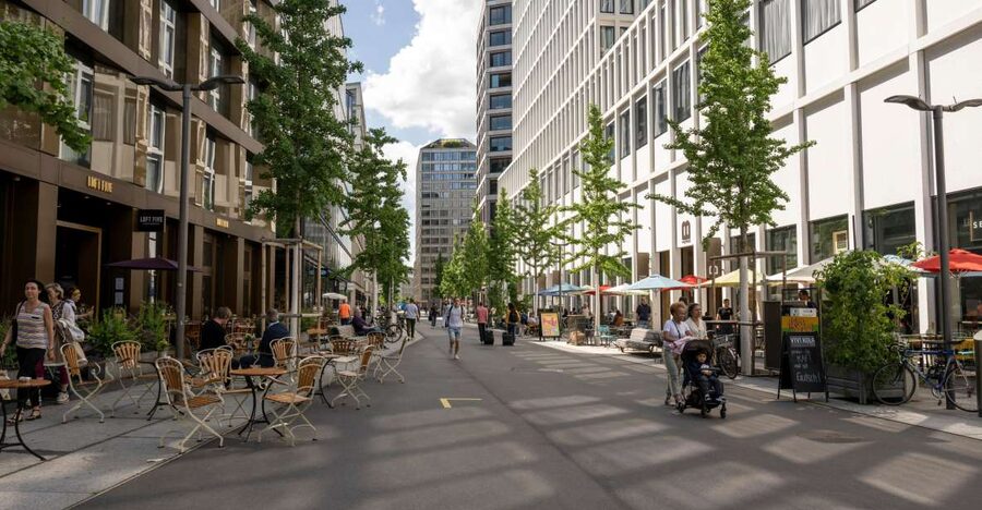 Zurich: City Walking Tour Made in Zurich - Tastings bring the route to life