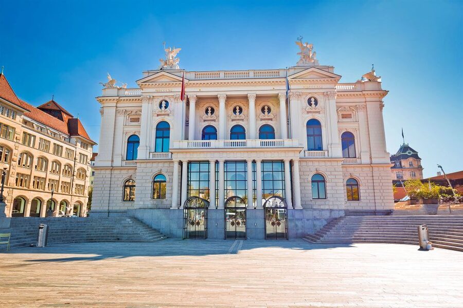 Zurich Discovery Walking Tour - Paradeplatz and the modern city