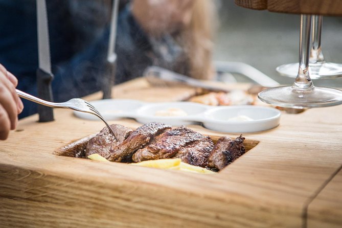 Zürich eTukTuk Tour - Hot Stone BBQ and Wine - A moving meal on the hot stone