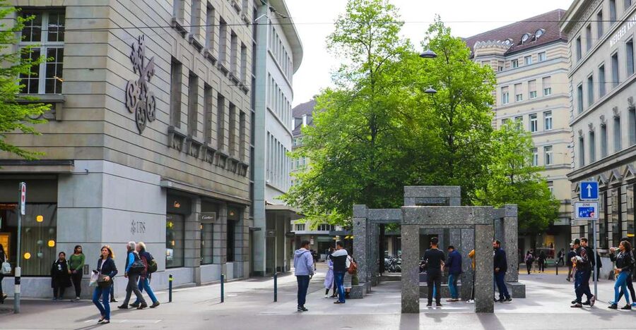 Zurich: Exclusive Swiss Banking Tour with a Local - Former banks now wear luxury-shop signs