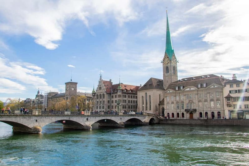 Zurich: Express Walk with a Local in 60 minutes - A quick Zurich orientation from Town Hall