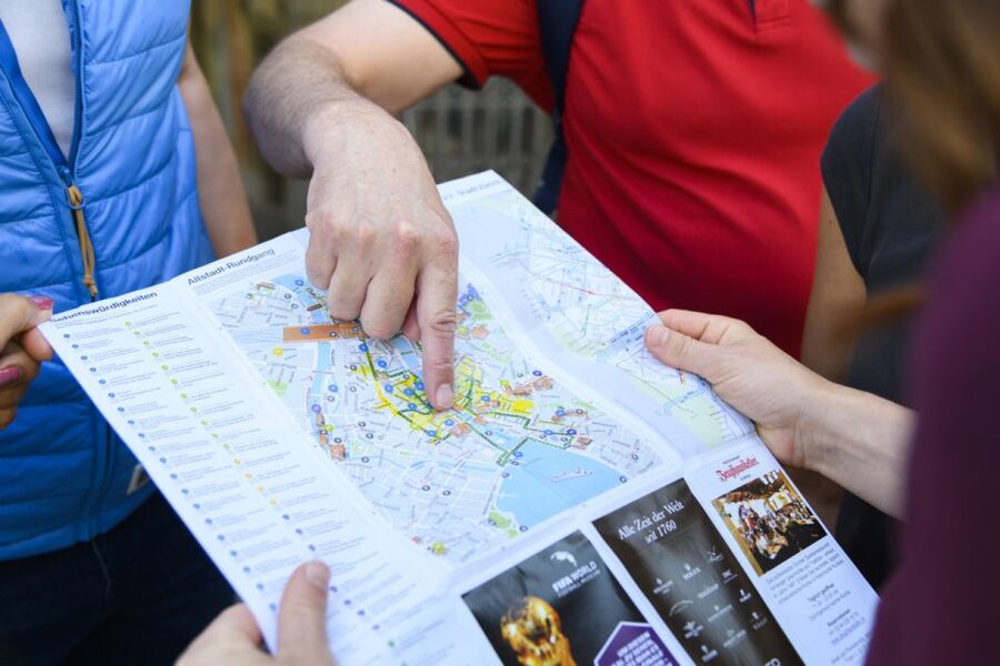 Zurich: Highlights Walking Tour with a Local Guide - Starting beside Lake Zurich at Bürkliterrasse
