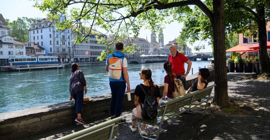 Zurich: Highlights Walking Tour with a Local Guide - Quaibrücke and Bellevue Square