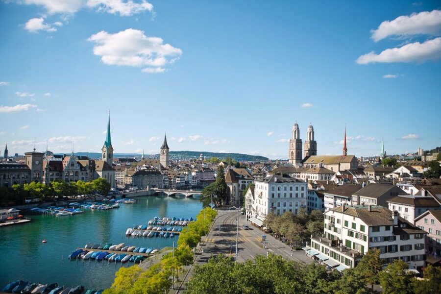 Zurich: Highlights Walking Tour with a Local Guide - What you get for $15