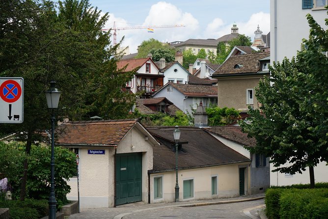Zürich Historic District Tour - Brunngasse and the places behind ordinary doors