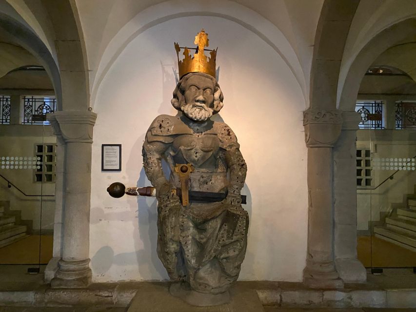Zurich in the Mirror of the Past: Self-Guided Audio Tour - A city walk built around people and power