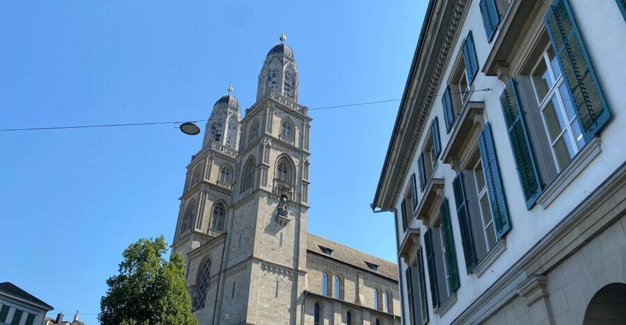 Zurich in the Mirror of the Past: Self-Guided Audio Tour - Bahnhofstrasse and Paradeplatz show modern Zurich