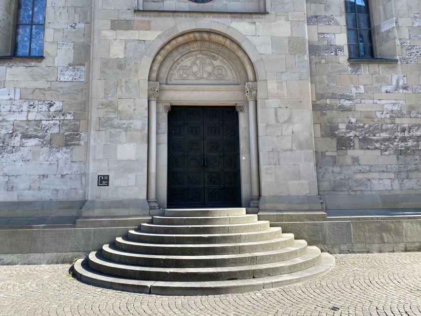 Zurich in the Mirror of the Past: Self-Guided Audio Tour - Lindenhof offers a pause above the old town