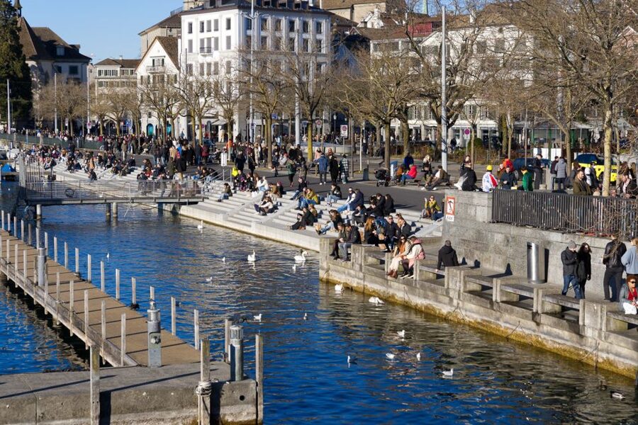 Zurich Old Town Walking Tour: 2-Hours - Medieval lanes and guild houses