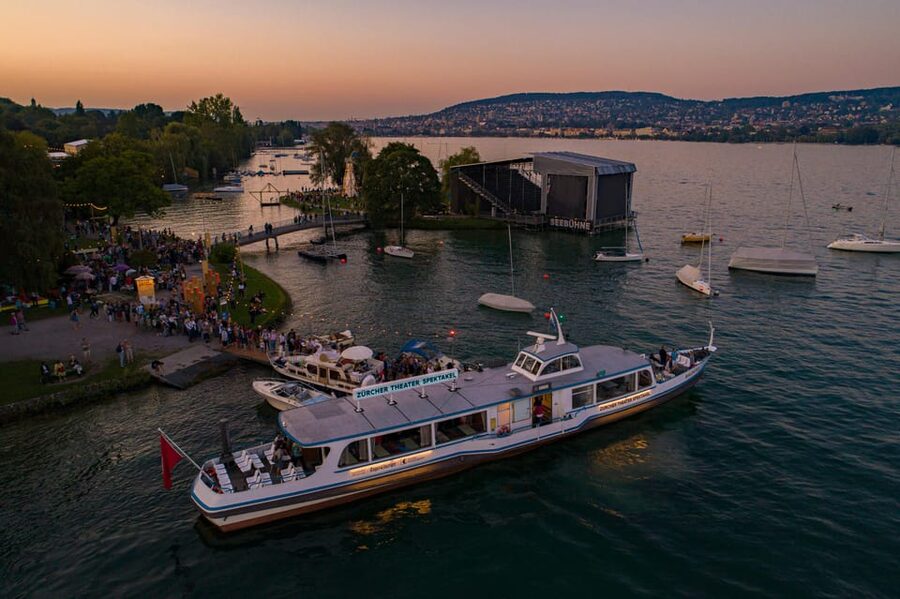 Zurich: Open Top Bus Sightseeing Tour with Optional Cruise - Lake Zurich photo stop
