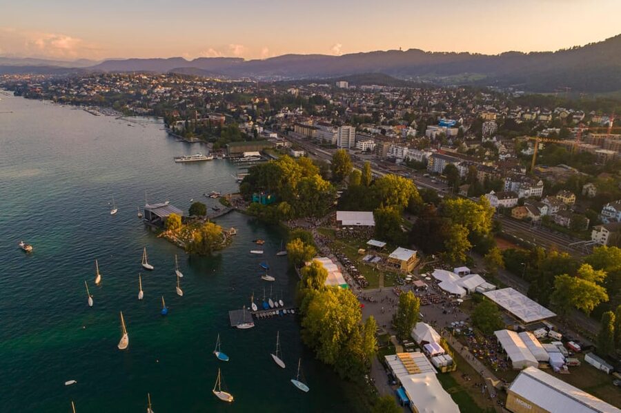 Zurich: Open Top Bus Sightseeing Tour with Optional Cruise - Bahnhofstrasse and the return to Limmatstrasse