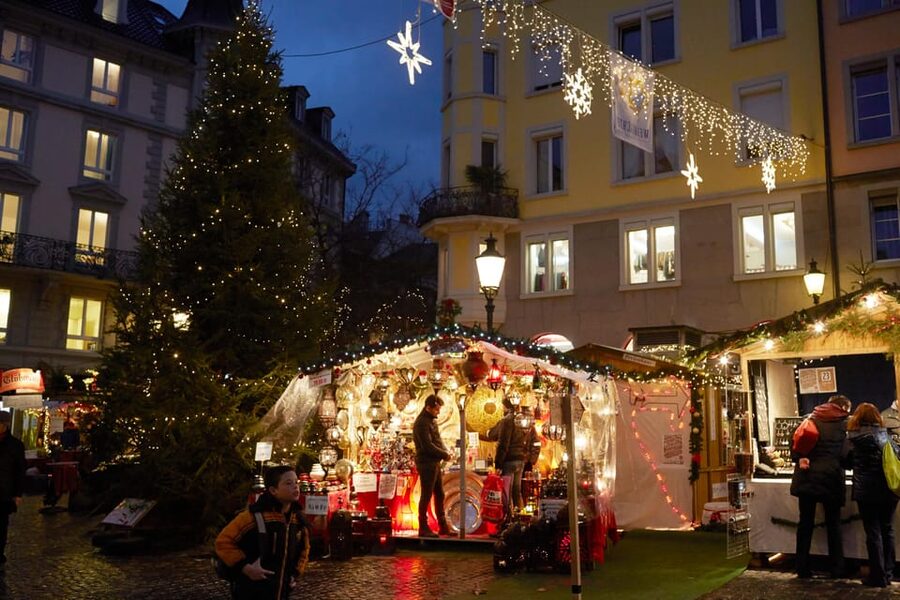 Zurich: Open Top Bus Sightseeing Tour with Optional Cruise - Should you add the Lake Zurich ferry?