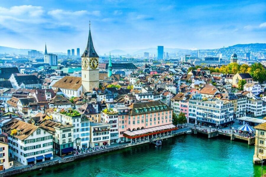 Zurich: Private custom tour with a local guide - Zurich in a private, adjustable walk