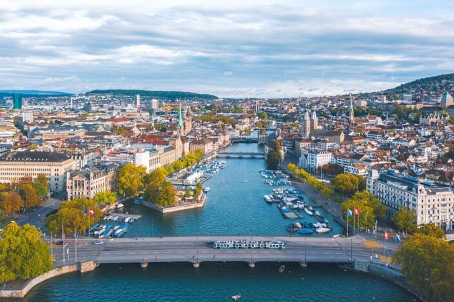 Zurich: Private custom tour with a local guide - Hotel pickup and getting around