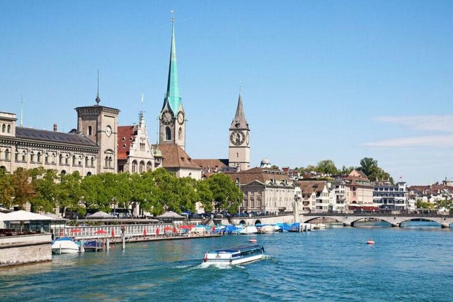 Zurich: Private custom tour with a local guide - The old streets and major sights