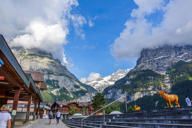Zurich: Private Daytrip to Swiss Villages(Interlaken-Grindelwald) - The guide can make or break the day