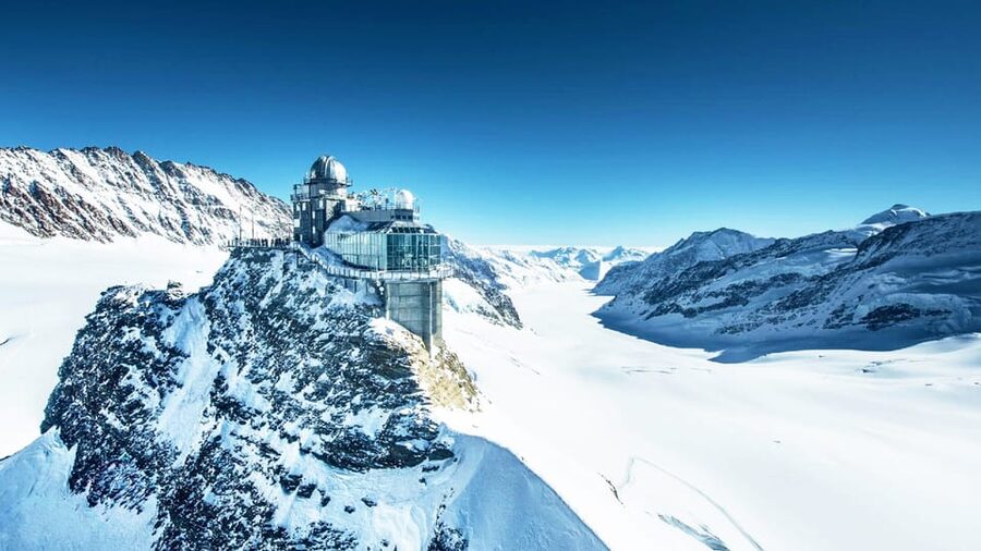 Zurich: Private tour to Interlaken, Grindelwald & Jungfrau - Grindelwald and its postcard mountain setting
