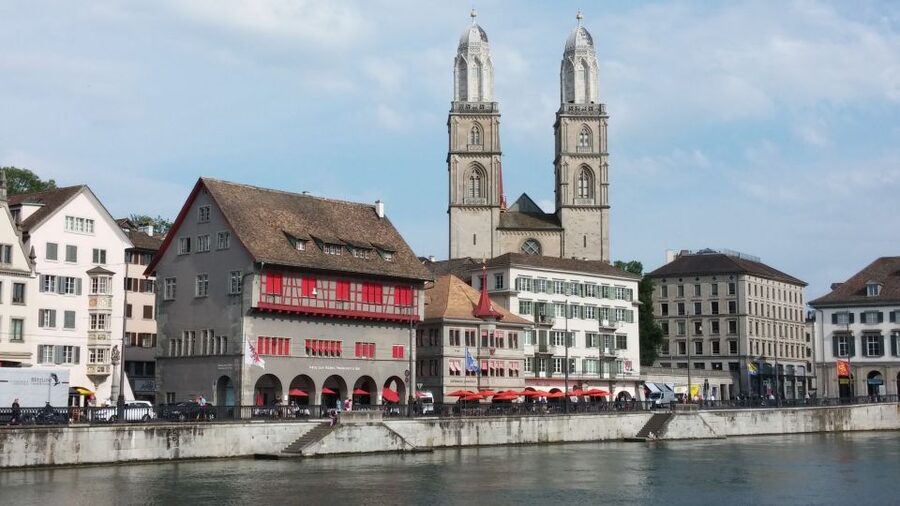 Zurich: Private Walking Tour with a Local Guide - Lindenhof and Münsterbrücke for the classic views