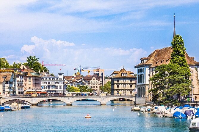 Zurich Small-Group Walking Tour Including a Lake Cruise - What the small group changes