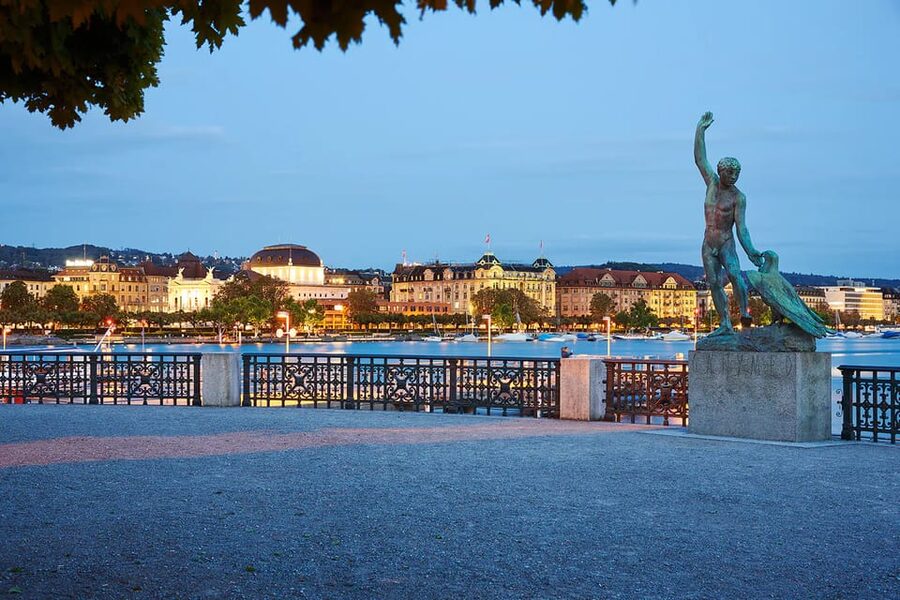 Zurich: Stein am Rhein, Rhine Falls & Lake Boat Cruise - Zurich Old Town and Grossmünster