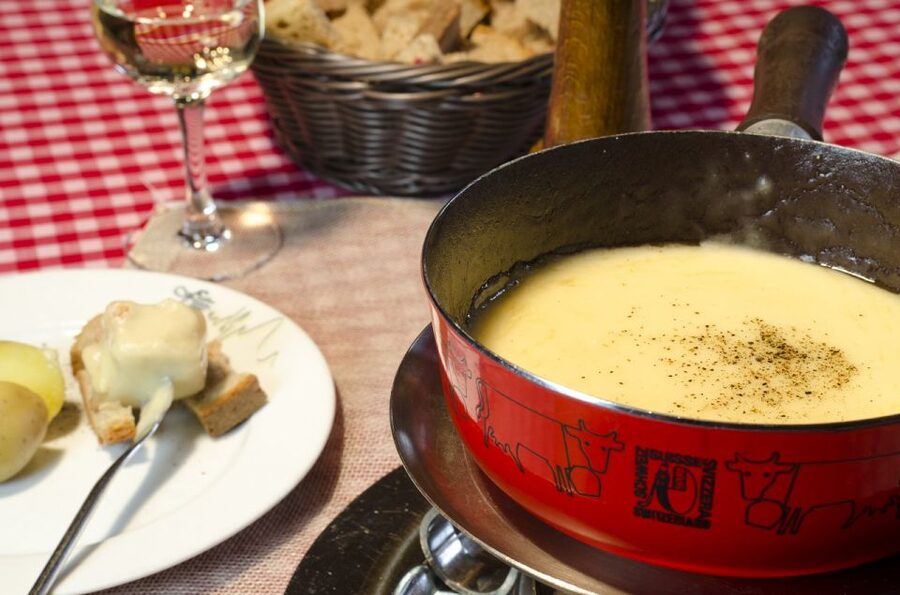 Zurich: Sunset Tour with Cheese Fondue - Meeting the minibus near Zürich HB
