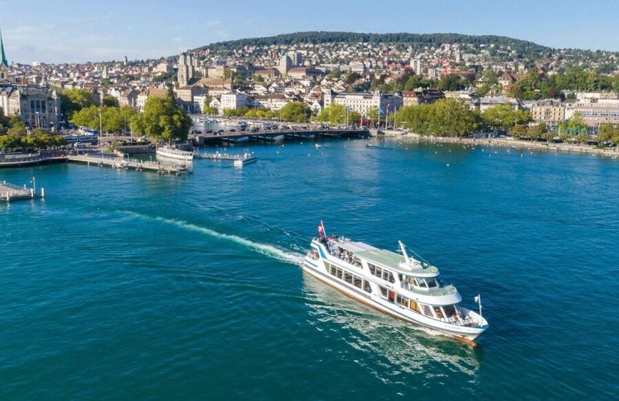 Zürich with Cruise and Lindt Home of chocolate (private) - Two hours in Zurich’s Old Town
